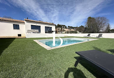 Maison avec piscine et terrasse 1