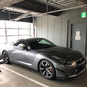 NISSAN GT-R
