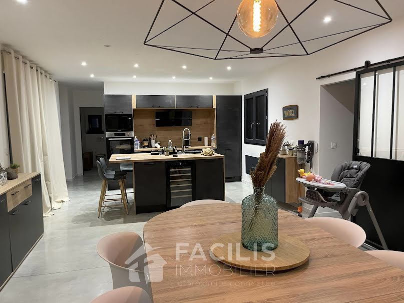 Vente maison 4 pièces 128 m² à Roullet-Saint-Estèphe (16440), 297 900 €