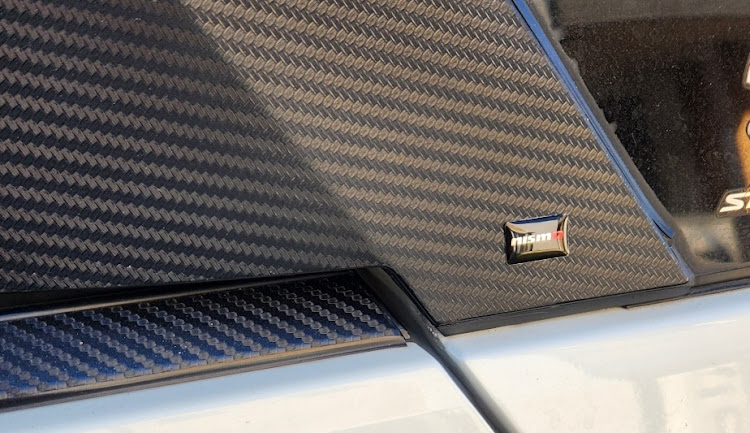 ステージアのnismoエンブレムステッカー・いつもありがとうございますに関するカスタム事例の投稿画像1枚目