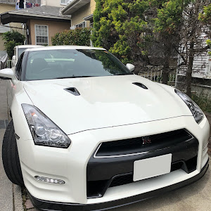 NISSAN GT-R