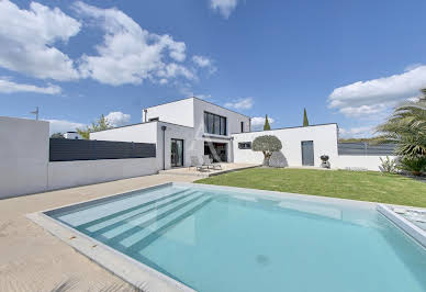 Maison avec piscine et terrasse 3