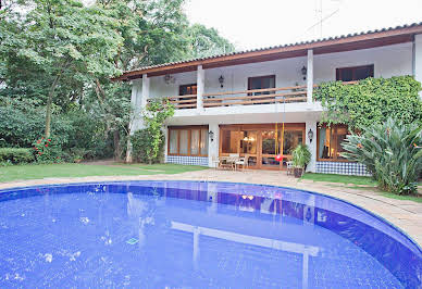 Maison avec jardin et terrasse 8