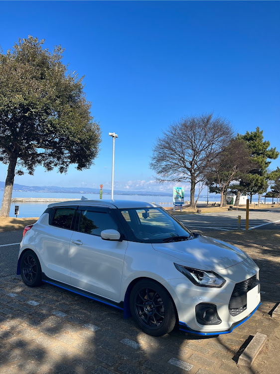 スイフトスポーツの新年のご挨拶・投稿を見てくださる皆様・今年もよろしくお願いします・被災された皆様には心より・謹んでお悔やみを申し上げますとともに、被災された方々に心よりお見舞い申し上げます。に関するカスタム事例の投稿画像2枚目