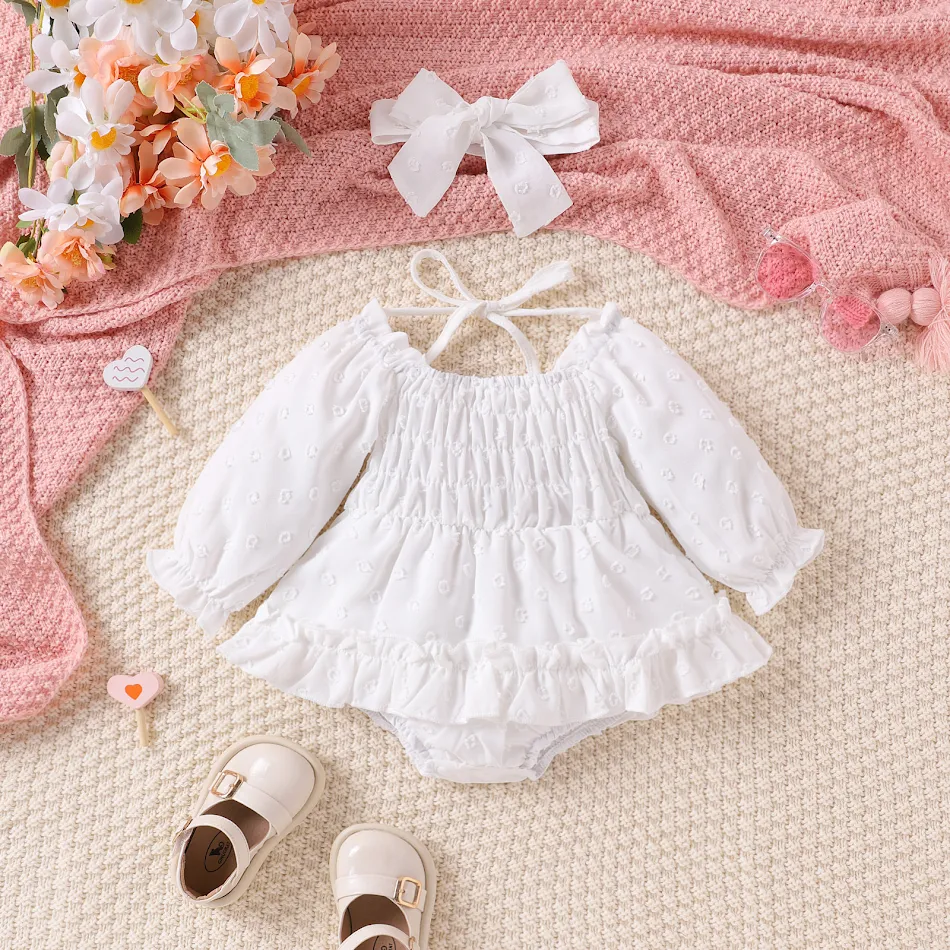 Robe longue irrégulière à lacets et dentelle TOURNESOL brodée bicolore manches longues pour un look élégant et original.