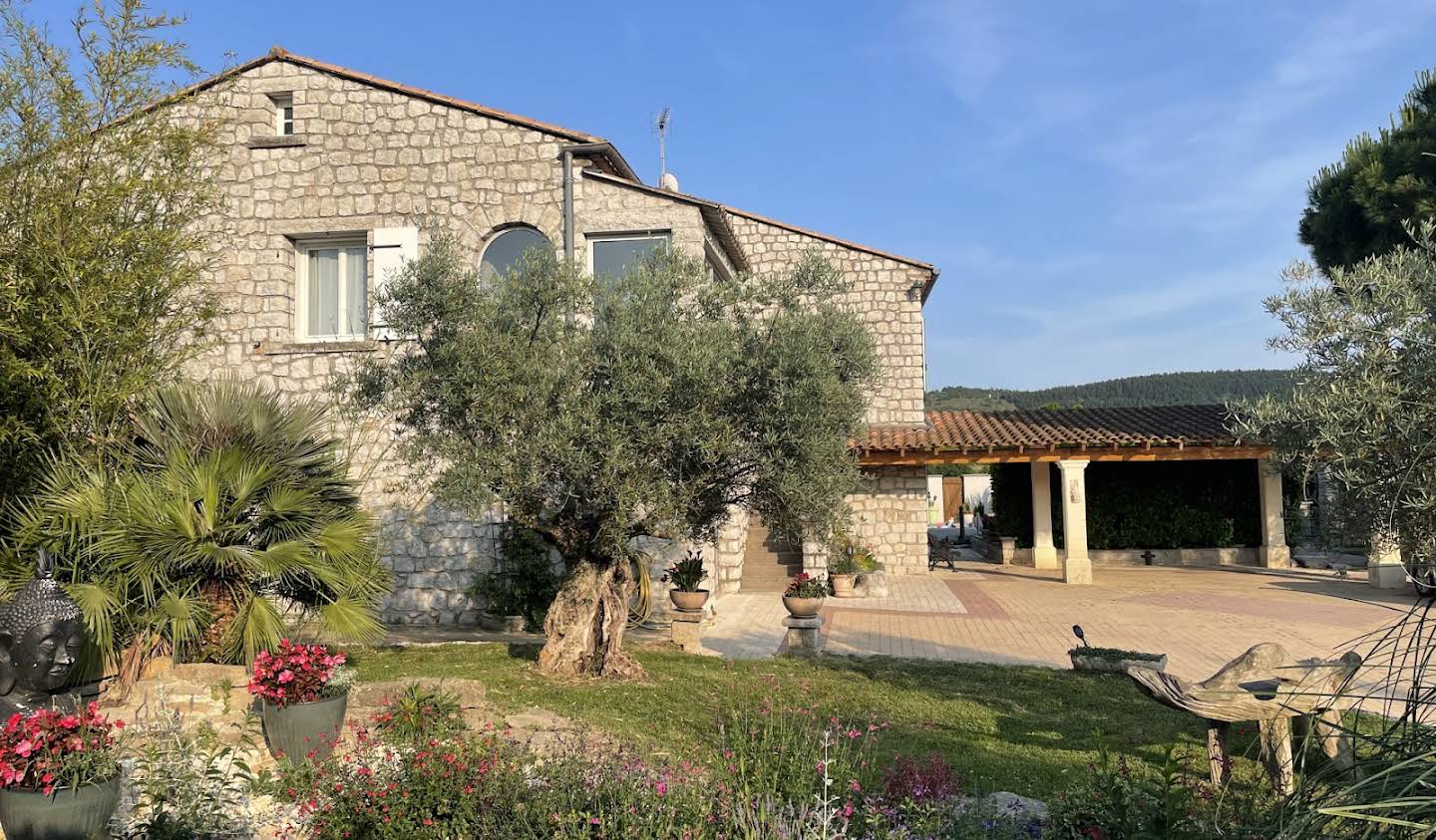 Maison avec piscine et terrasse Lussas