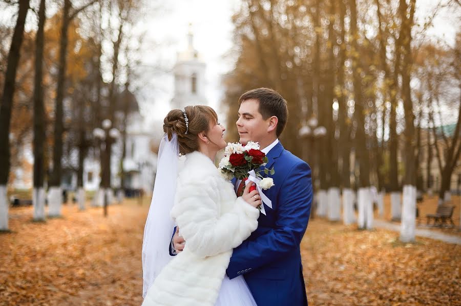 Fotógrafo de casamento Yuliya Burdakova (juliburdakova). Foto de 25 de outubro 2017