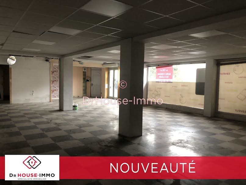 Vente locaux professionnels 1 pièce 135 m² à Le Puy-en-Velay (43000), 98 000 €