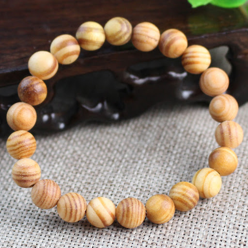 Title 1, Bracelet en bois de dragon de sang