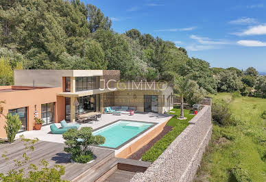 Villa avec piscine et terrasse 13