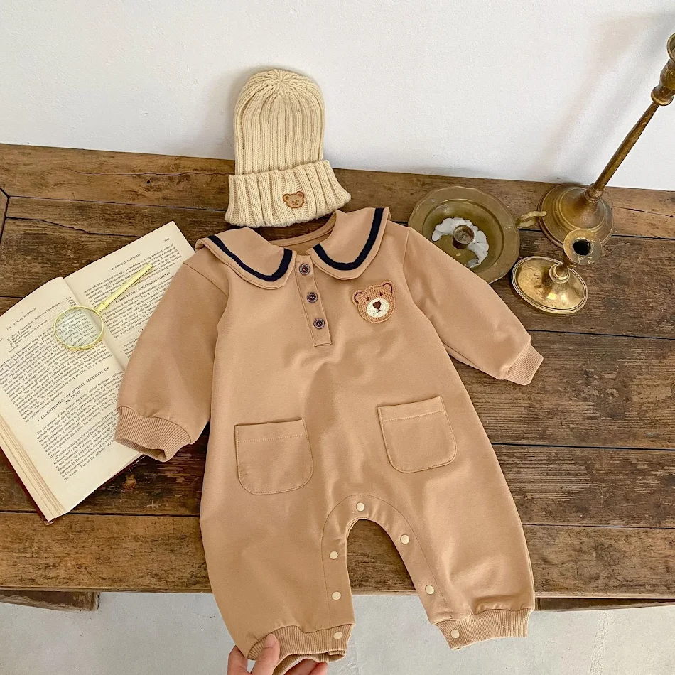 Baby Bear Pocket Romper Turn-down Collar Coat Ideal para bebés con comodidad y estilo. Abrigo con bolsillo y cuello vuelto, perfecto para días frescos y adorables.