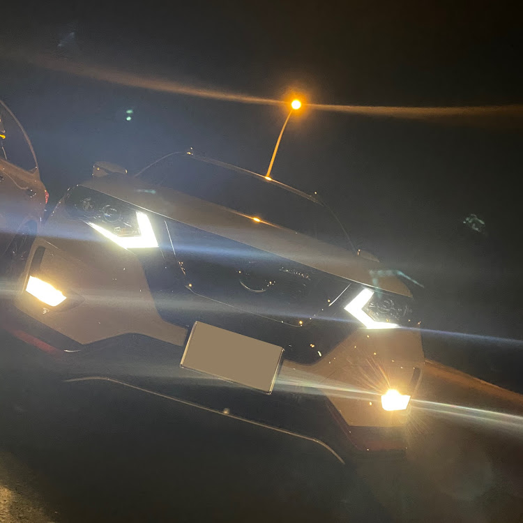 エクストレイルの車好きと繋がりたい・エクストレイルT32・NISMO・カーフィルム・スモークフィルムに関するカスタム事例の投稿画像1枚目