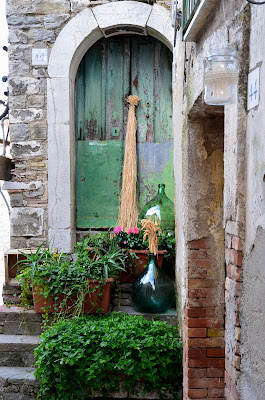 Il verde dell'allestimento  di Lucia Maio