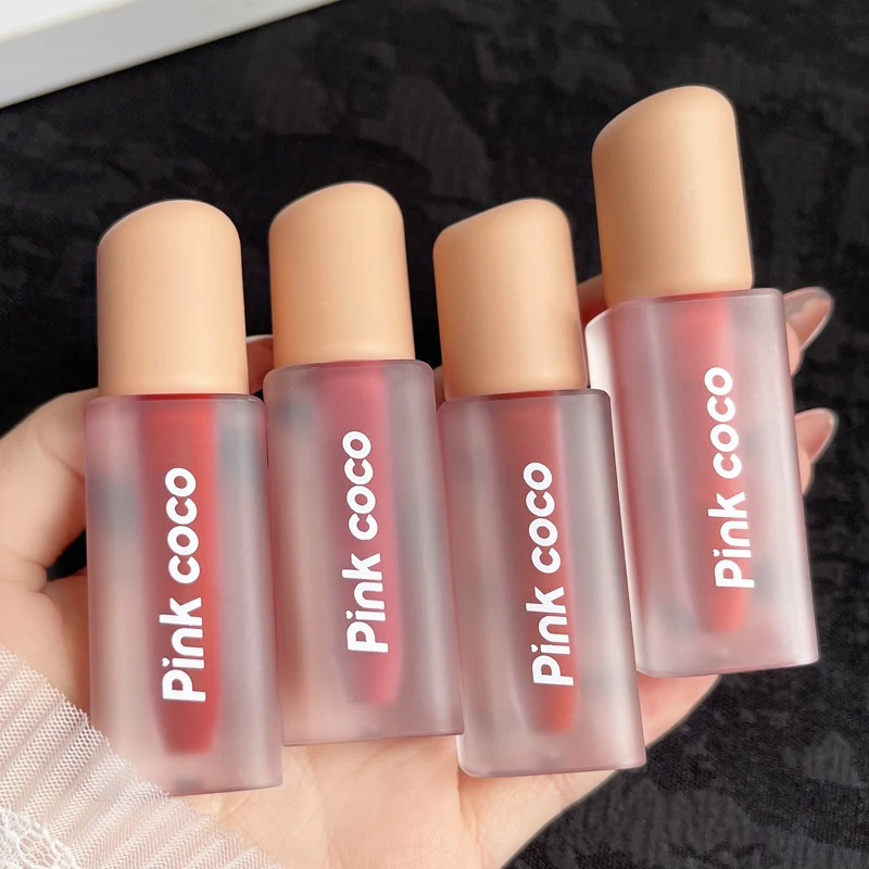 Rossetto opaco per studenti, fango labbra, lucidalabbra. Ottieni labbra perfette con questo prodotto facile da applicare, duraturo ed elegante.