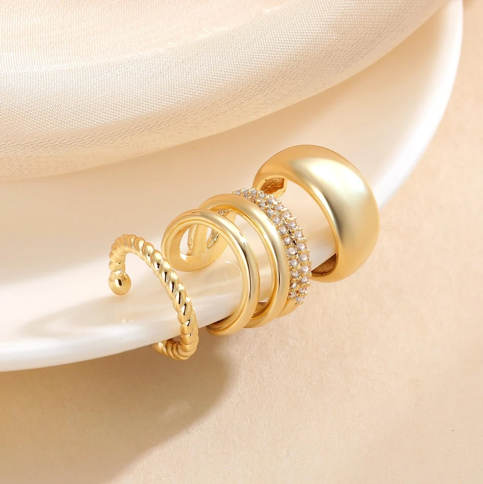 Brincos femininos de latão com zircônia incrustada, conjunto três peças. Adicione brilho e sofisticação ao seu visual diário.