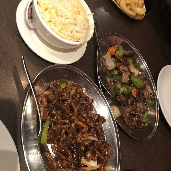 Beef in black bean sauce, crispy beef, egg fried rice and chips. Omg it was amazing 😉