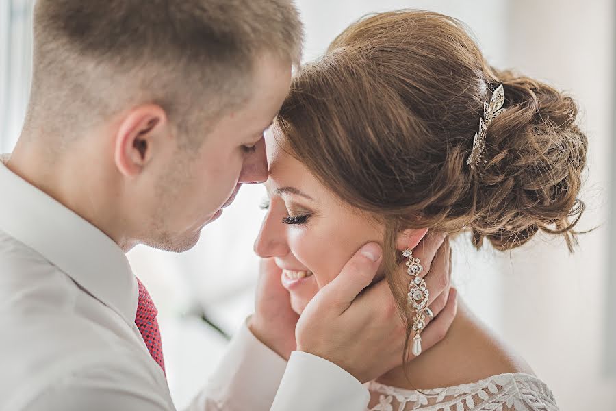 Fotógrafo de casamento Anzhela Abdullina (abdullinaphoto). Foto de 2 de agosto 2017