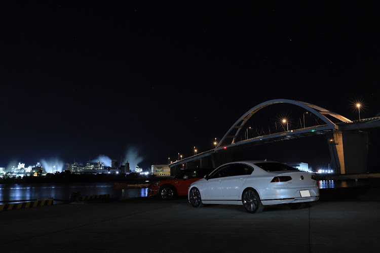 ミニ ハッチバックのコロナウイルスに負けるな・工場夜景と愛車・夜空と愛車に関するカスタム事例の投稿画像3枚目