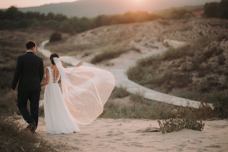 Fotógrafo de casamento Deyan Stoev (deyanstoev). Foto de 19 de abril 2022