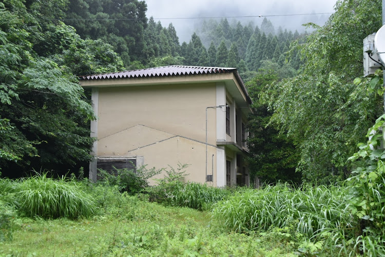 ハイエースバンの廃校・廃墟・廃村・ドライブ・酷道に関するカスタム事例の投稿画像4枚目