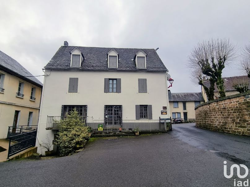 Vente maison 9 pièces 170 m² à Saint-Sauves-d'Auvergne (63950), 197 000 €