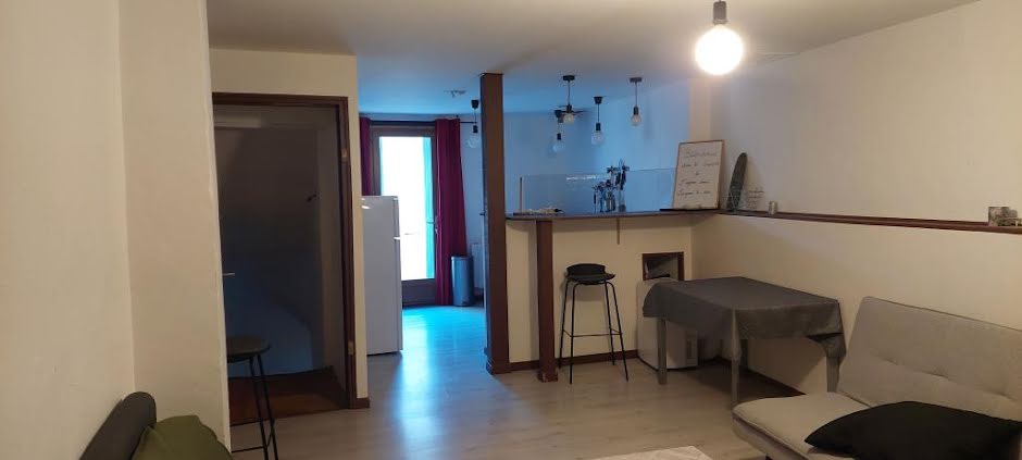 Location meublée appartement 2 pièces 65 m² à Lézignan-la-Cèbe (34120), 580 €