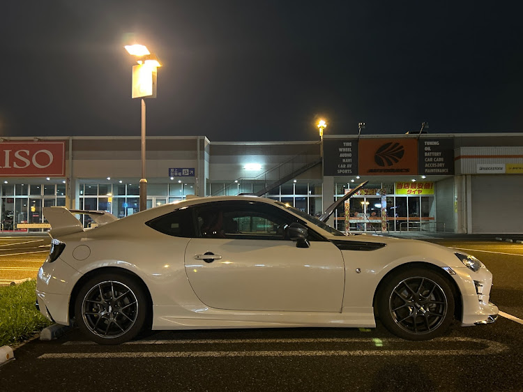 86のzn6後期型・秋雨前線・エスクラフト・10月もよろしくお願いしますに関するカスタム事例の投稿画像1枚目