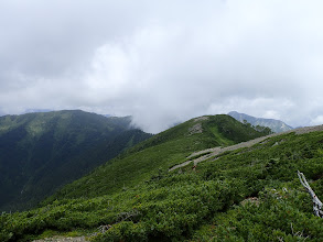 稜線に合流し、右に蝶ヶ岳