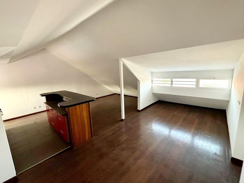 Location  appartement 3 pièces 72 m² à Cayenne (97300), 950 €