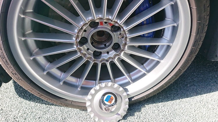 B10 リムジンのホイールマッチング・アルピナ・B10  V8S・e39に関するカスタム事例の投稿画像5枚目