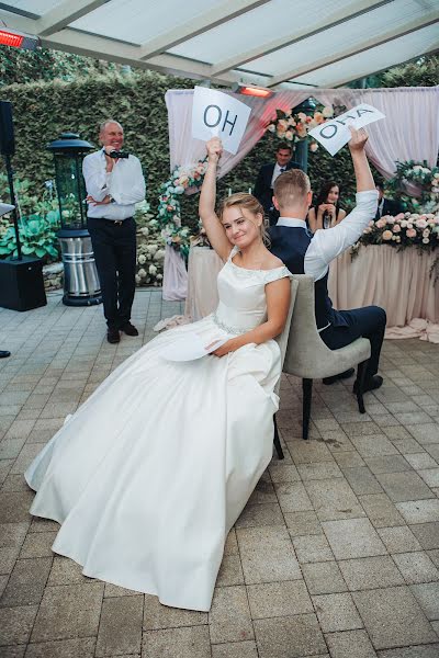 Fotógrafo de casamento Emma Kuzina (emmakuzina). Foto de 2 de março 2020