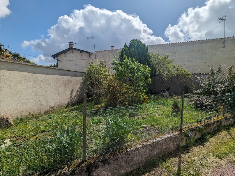 Vente maison 4 pièces 80 m² à Saintes (17100), 148 400 €