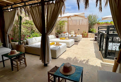 Riad avec terrasse et piscine 19