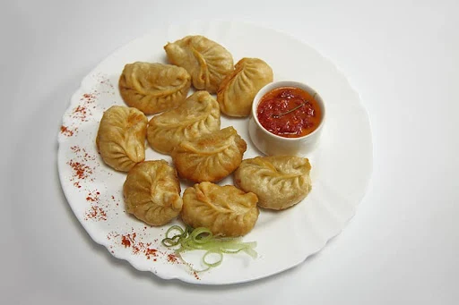Pan Fried Veg Momos In Schezwan Sauce [6 Pieces]