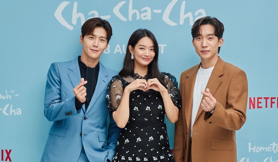 Kim-Seon-Ho-Shin-Min-A-Lee-Sang-Yi-in-Hometown-Cha-Cha-Cha-Netflix-K-drama