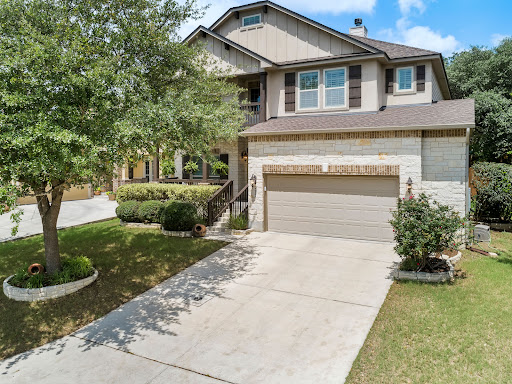 House with pool 2