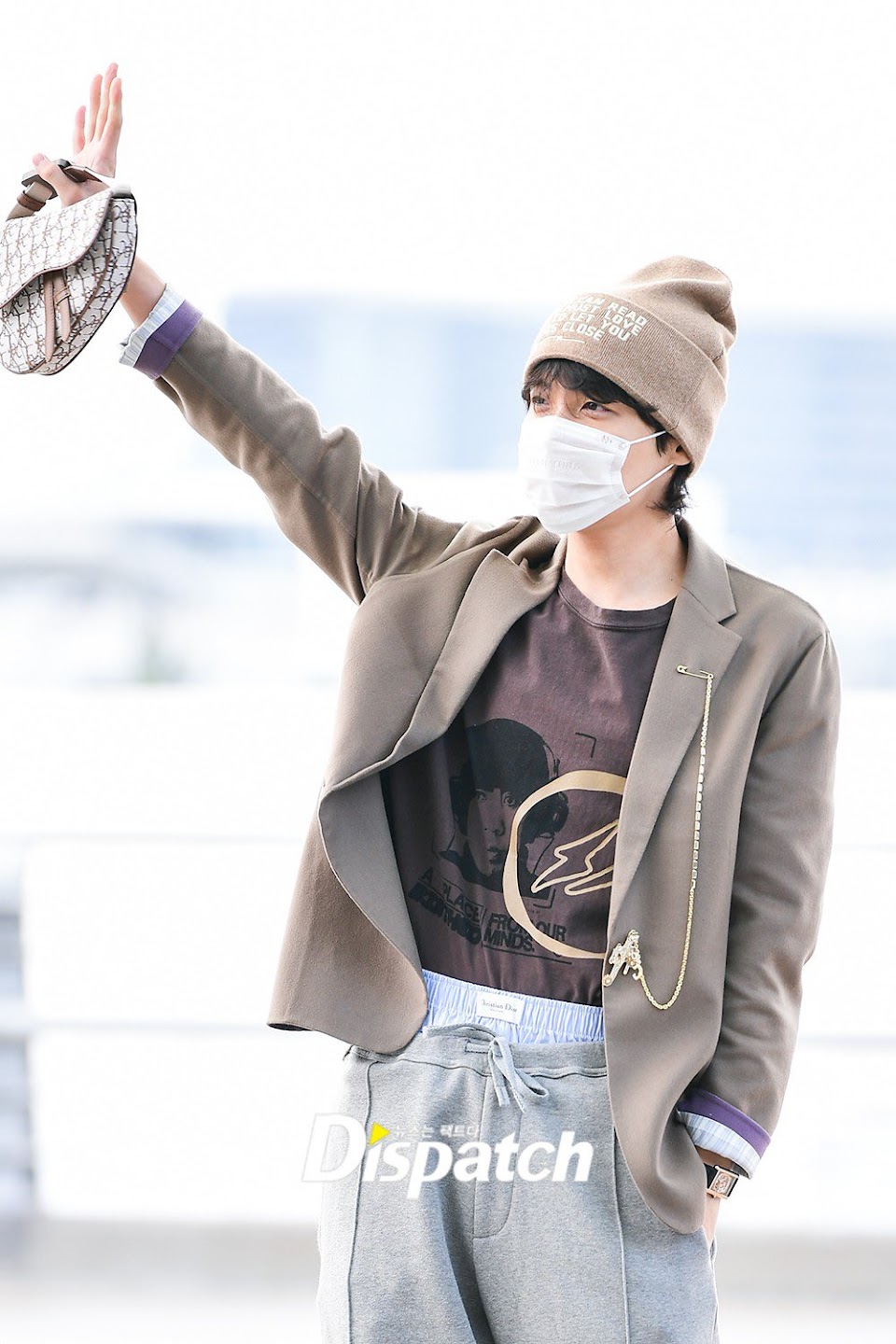 BTS's J-Hope Gains Attention For His Impressive Airport Fashion - Koreaboo