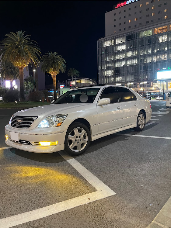 セルシオの純正スタイル・セミスモ・最高のクルマ・サクラと愛車・夜桜に関するカスタム事例の投稿画像3枚目