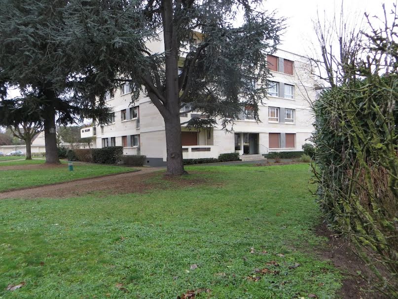 Location  appartement 4 pièces 92.35 m² à Montesson (78360), 1 450 €