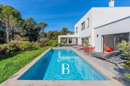 Villa with pool 3