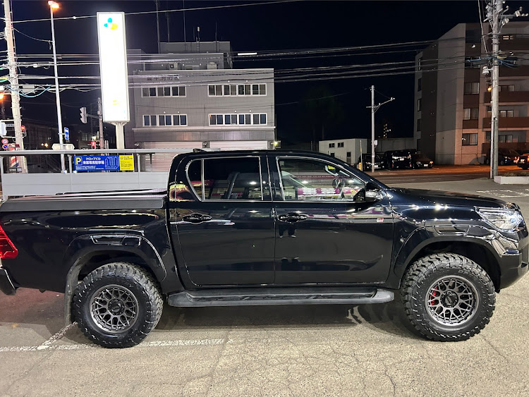 ハイラックスのハイラックス・HILUX・HILUX GR・KMC・km722に関するカスタム事例の投稿画像3枚目