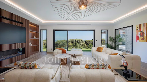 Seaside house with pool and terrace 4
