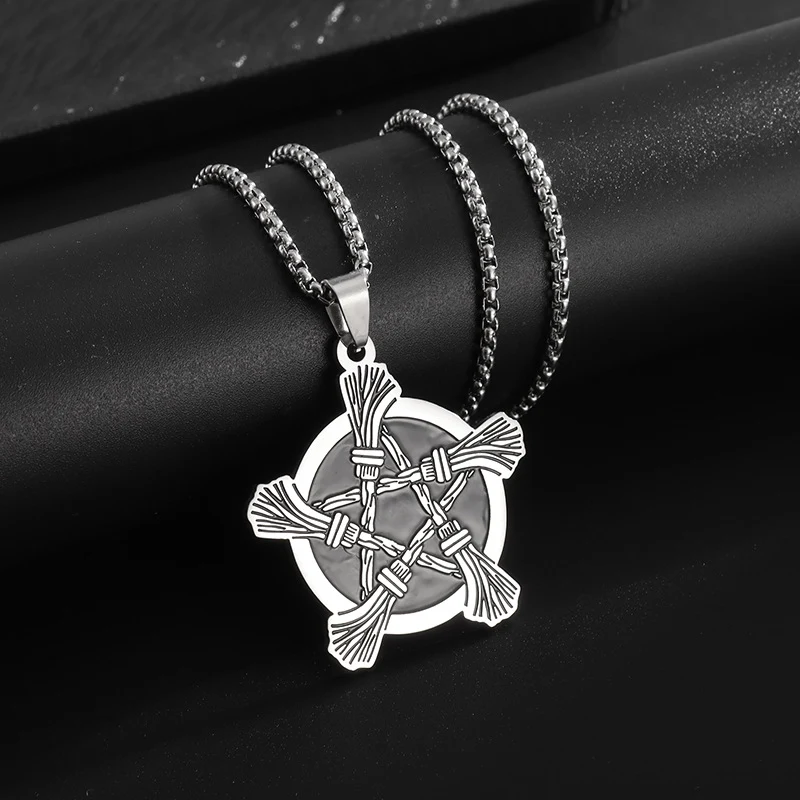 Collier balai étoile à cinq branches pour femmes, un bijou enchanteur. Apportez une touche de magie et d'élégance à votre style avec ce pendentif.