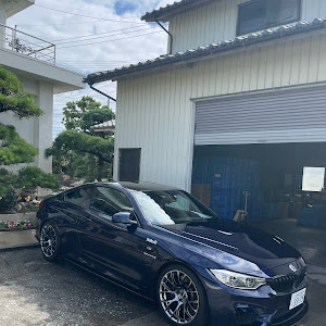 M4 クーペ F82