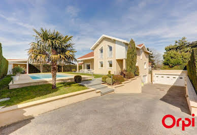 Villa with pool and terrace 2