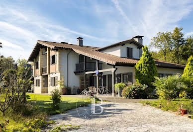 Maison avec jardin et terrasse 4