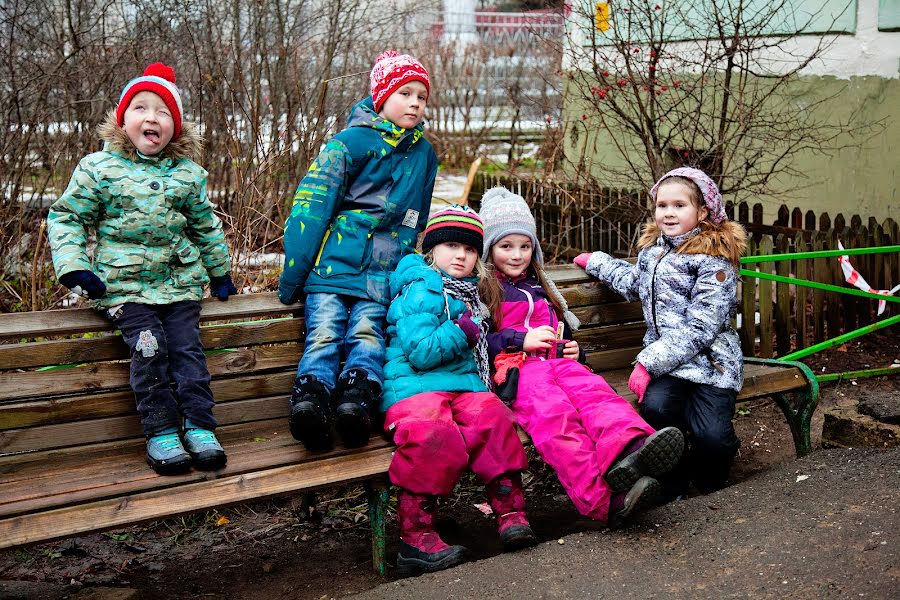 Hääkuvaaja Alla Anenkova (alla). Kuva otettu 15. marraskuuta 2023