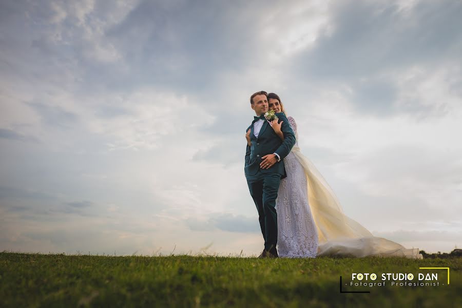 Fotógrafo de bodas Dănuț Maleș (males). Foto del 5 de septiembre 2019