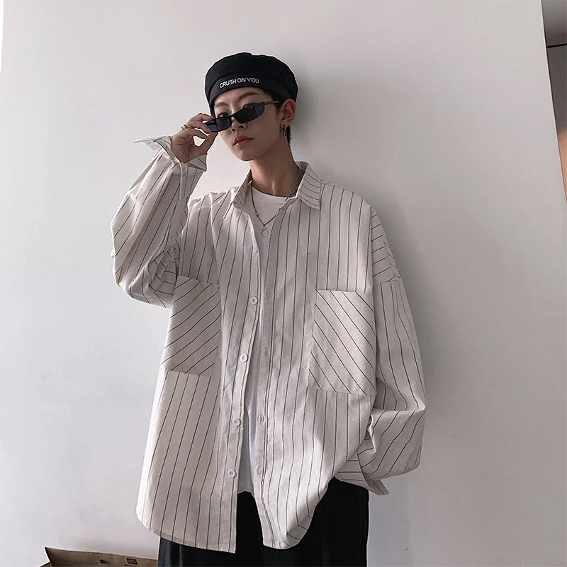 Camisa listrada coreana de manga comprida para homens estilosos. Elegância e conforto. Camisas masculinas modernas e bonitas.