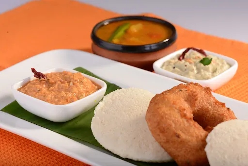 Idli [2 Pieces] With Sambar [Serves 1]